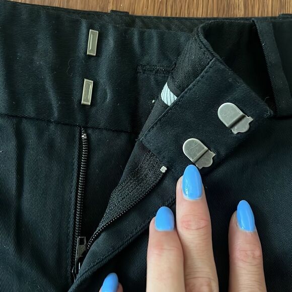 Club Monaco Black Shorts - Size 2 - Worn ONCE - Look Brand New - Clasp and Zip - Picture 3 of 4